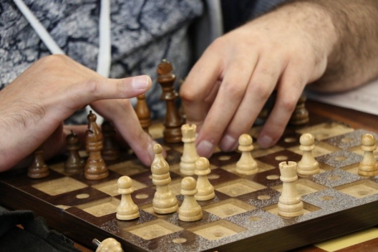 G&ouml;rme engelli satran&ccedil;&ccedil;ılar, Kocaeli'de d&uuml;zenlenen şampiyonada m&uuml;cadele ediyor