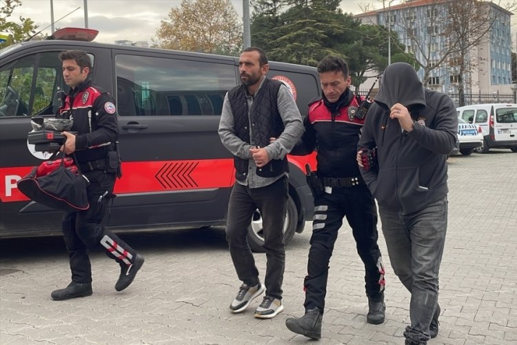 Samsun'da bir ara&ccedil;ta 10 silah bulundu, 4 zanlı yakalandı