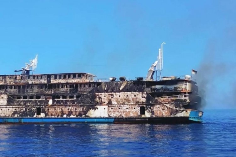 Endonezya'da 271 kişiyi taşıyan yolcu feribotunda yangın &ccedil;ıktı