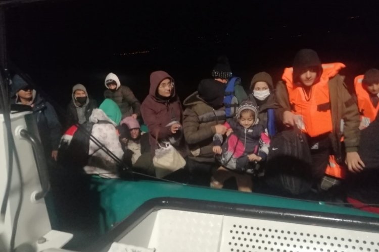 &Ccedil;anakkale Ayvacık'da 38 g&ouml;&ccedil;men kurtarıldı