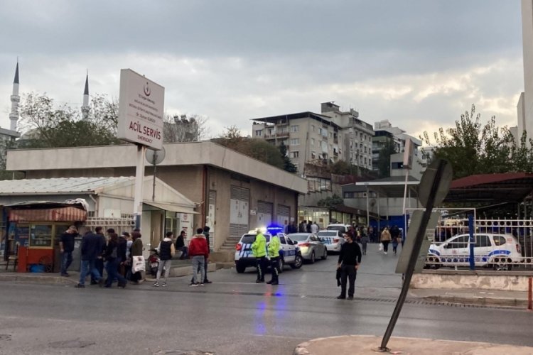 İzmir'de iki grup arasında silahlı kavgada ortalık kan g&ouml;l&uuml;ne d&ouml;nd&uuml;