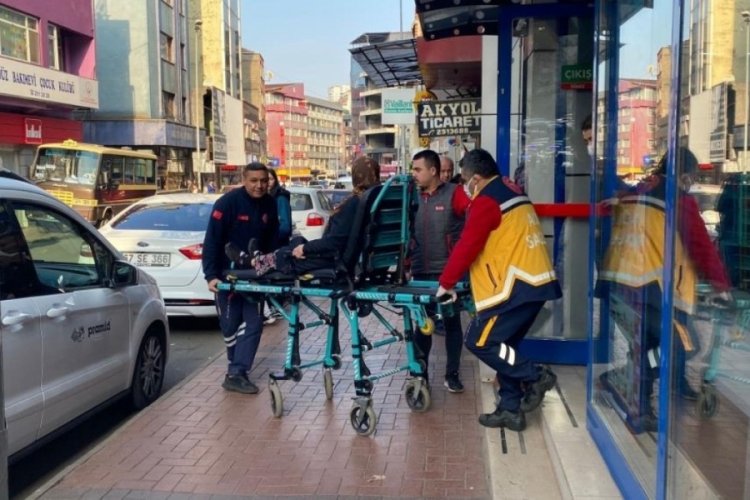 Zonguldak'ta bir kadına otomobil &ccedil;arptı...  Markete girip alışveriş yaptı