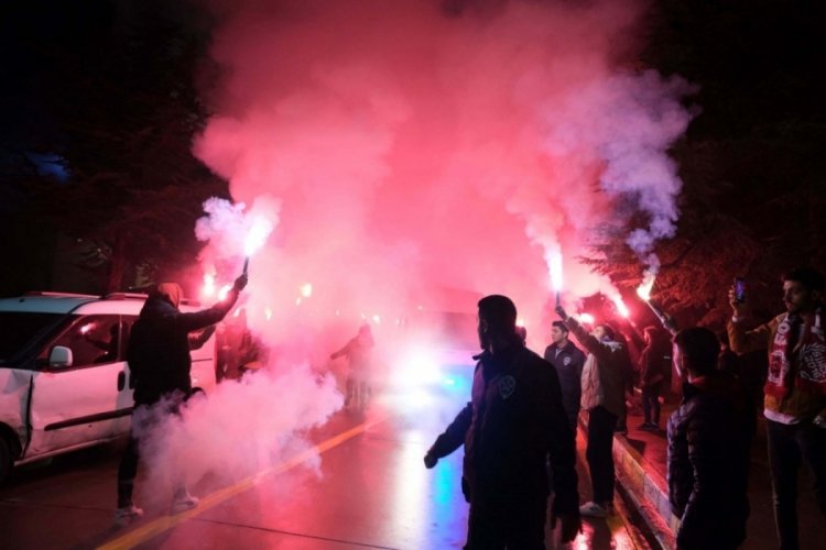 Milli takım Gaziantep'te davul-zurna ile karşılandı