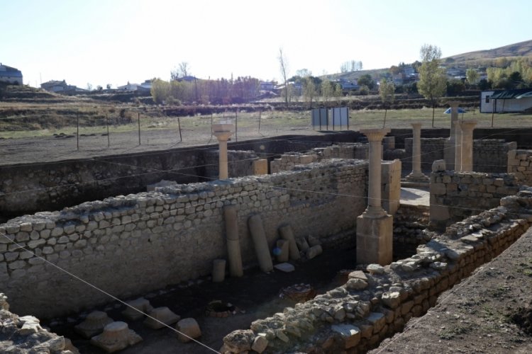 Roma İmparatorluğu'nun Anadolu'daki Ilk Lejyoner Mezarlığı Satala'da ...