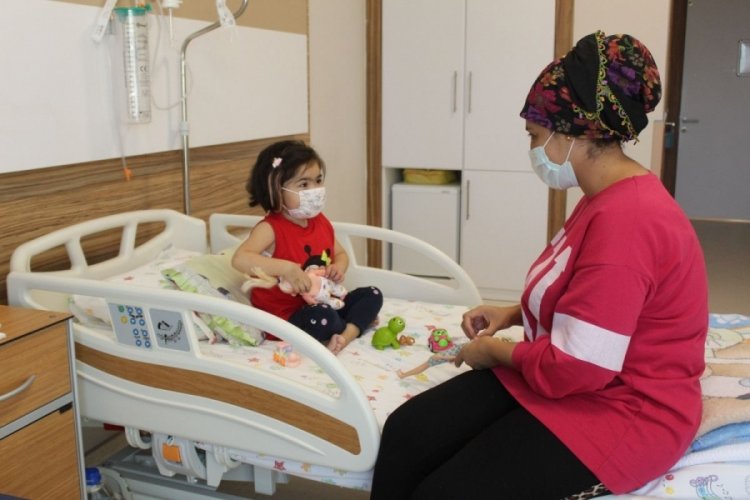 Antalya'da anneannesinin b&ouml;breğiyle hayata tutundu