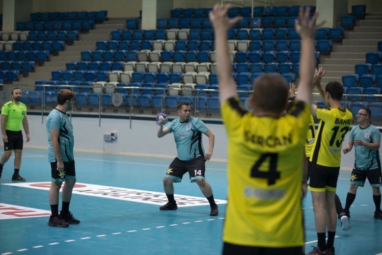 T&uuml;rkiye'nin ilk "Zihinsel engelliler hentbol takımı" spora kazandırıldı
