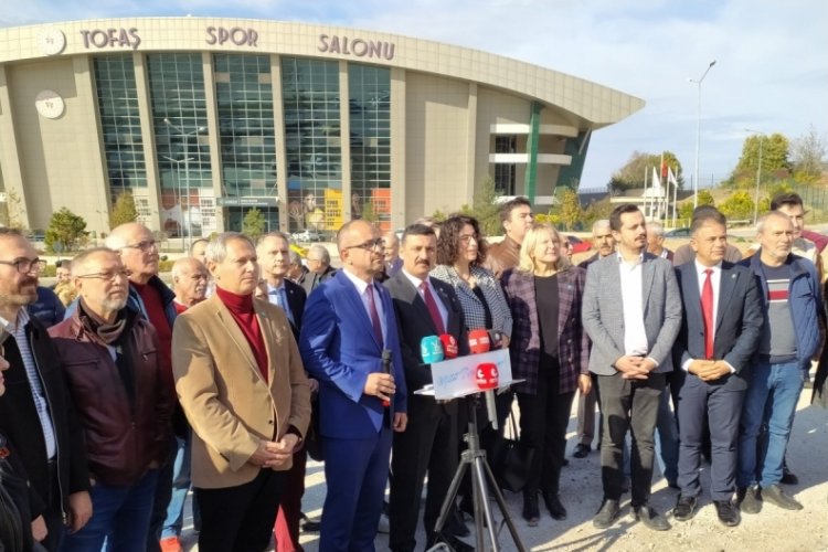 İYİ Parti Bursa İl Başkanı Türkoğlu basın açıklaması düzenliyor  