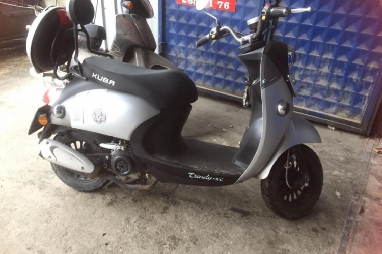 Denizli'de evinin &ouml;n&uuml;nden motosikleti &ccedil;alındı