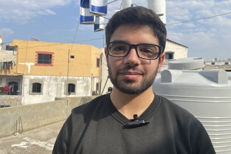 L&uuml;bnanlı gen&ccedil;, atık malzemeleri d&ouml;n&uuml;şt&uuml;rerek yaptığı r&uuml;zgar t&uuml;rbiniyle elektrik &uuml;retiyor