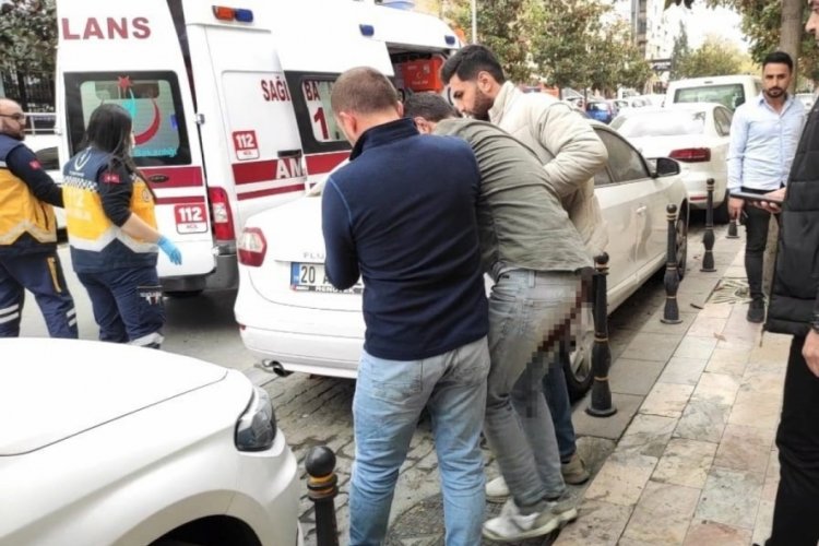 İşyerinin &ouml;n&uuml;nde bı&ccedil;aklandı!