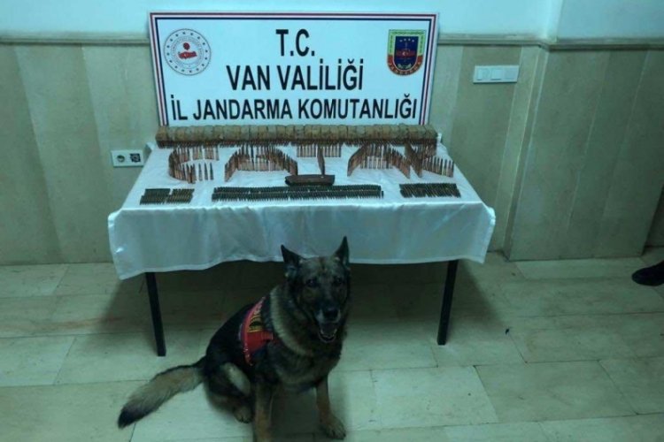 Van'da d&uuml;zenlenen operasyonda ter&ouml;ristlere ait m&uuml;himmat ele ge&ccedil;irildi