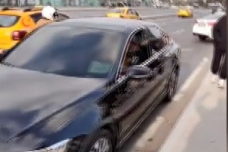 İstanbul'da sahte bakanlık kartıyla ters y&ouml;ne girdi, s&uuml;r&uuml;c&uuml;lerle tartıştı