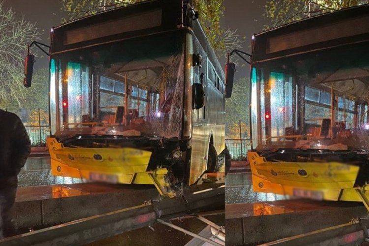 İstanbul'da kontrolden &ccedil;ıkan İETT otob&uuml;s&uuml;, elektrik direğine &ccedil;arptı