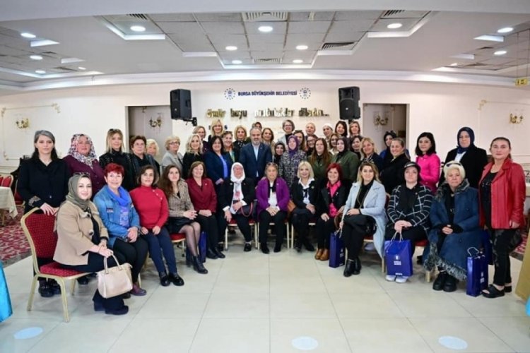 Başkan Alinur Aktaş ve Emine Yavuz G&ouml;zge&ccedil;, kadın muhtarlara bir araya geldi