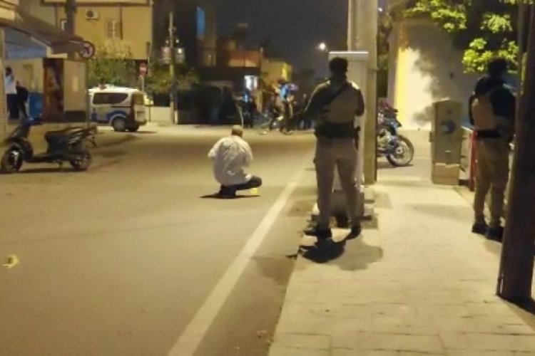 Mersin Tarsus'ta markete t&uuml;fekle saldırı: 2 yaralı