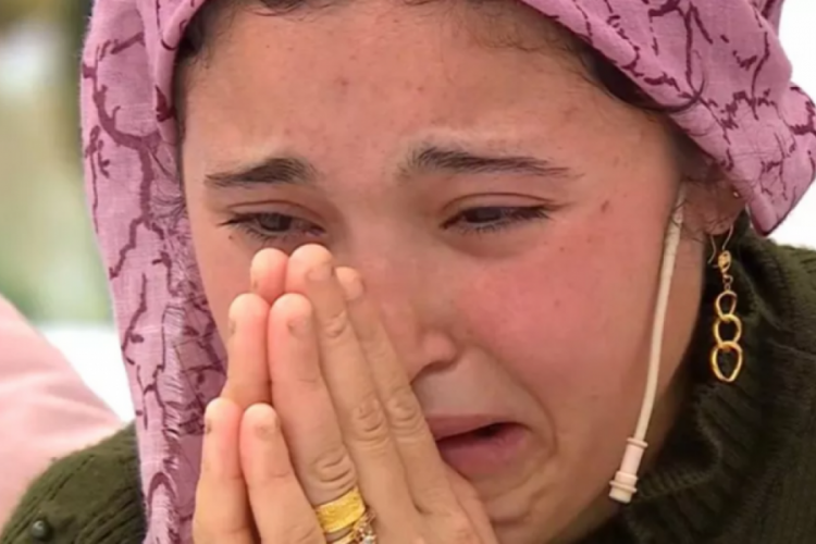 &Ccedil;ocuklarını bırakıp 15 yaşındaki &ccedil;ocuğa ka&ccedil;an kadın: "Pişmanım"