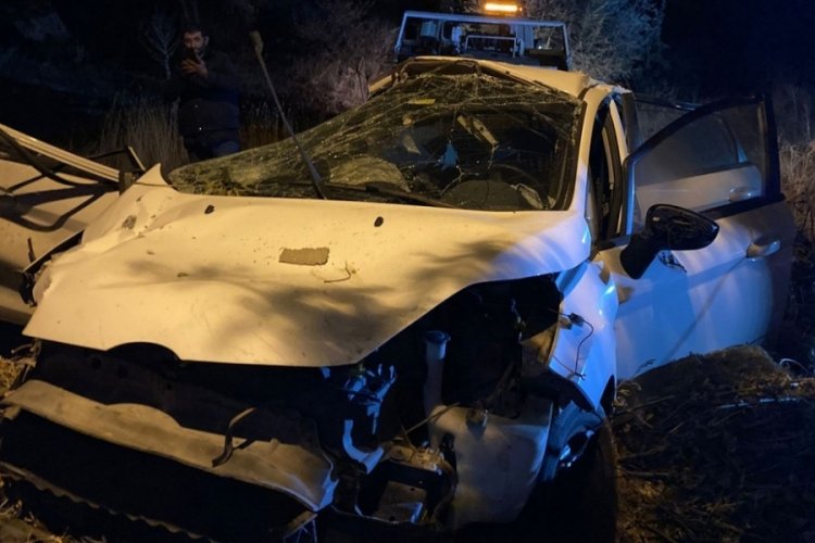 Ehliyetsiz gencin kullandığı ara&ccedil; takla attı!