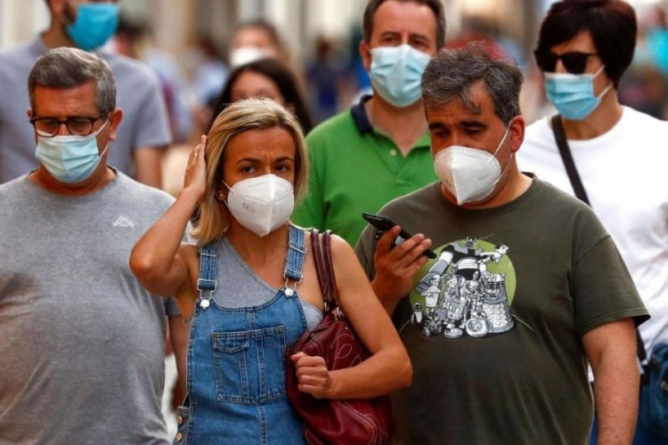 Uzmanı uyardı: Herkeste hastalık yapmayacak kadar bir Kovid vir&uuml;s&uuml; mevcut