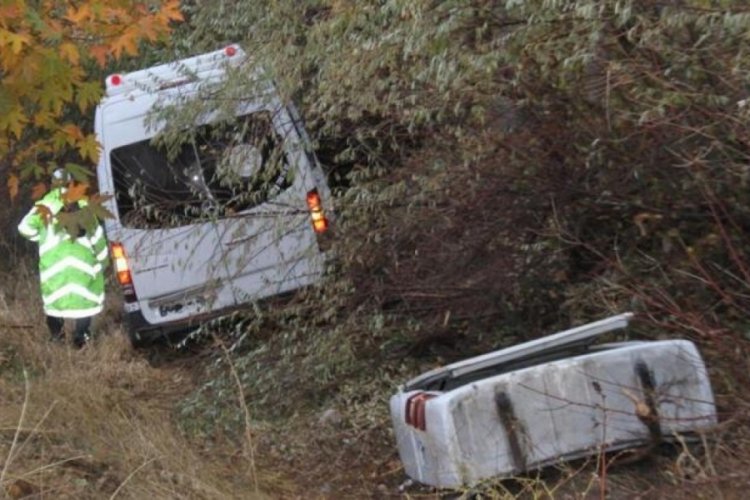 Elazığ'da tur minib&uuml;s&uuml; şarampole u&ccedil;tu