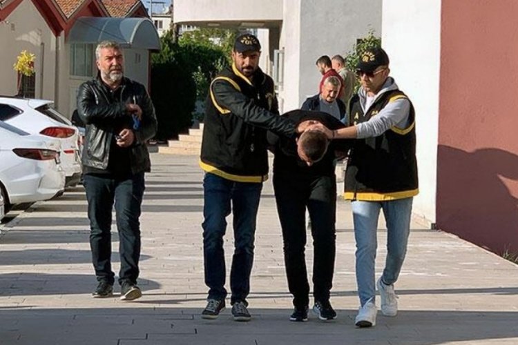 Adana'da &ouml;ld&uuml;r&uuml;len gencin katili arkadaşı &ccedil;ıktı