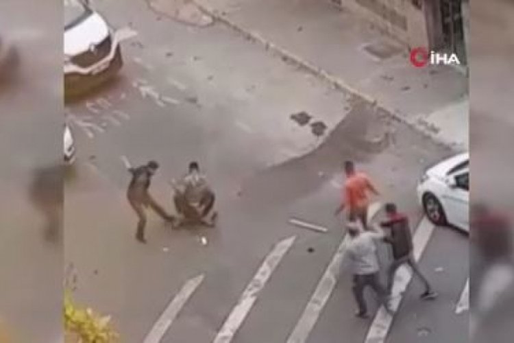 İstanbul'da yol kavgası: Kendi sopasını dizinde kırdılar