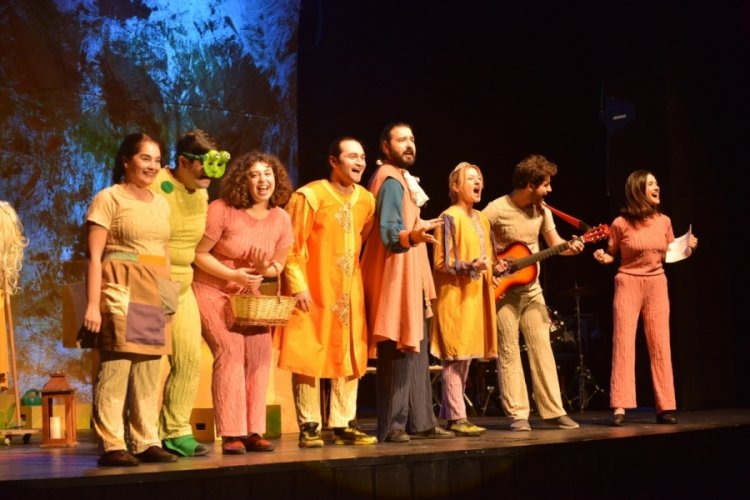 Bursa'da tiyatro festivaline coşkulu veda