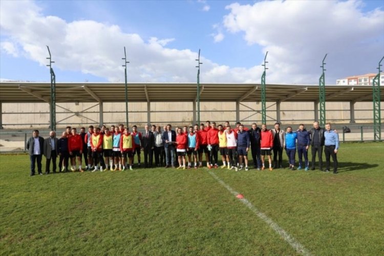 Başkan Taban'dan sivas ma&ccedil;ı &ouml;ncesi İneg&ouml;lspor'a moral ziyareti