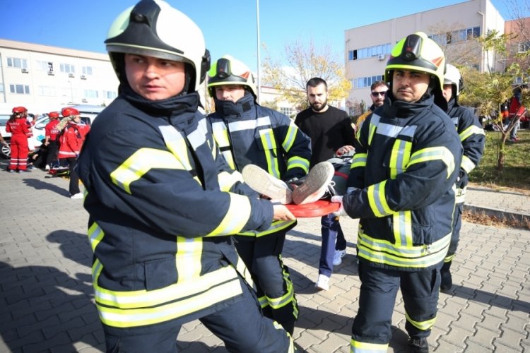&Ccedil;anakkale'de ger&ccedil;eğini aratmayan u&ccedil;ak kazası tatbikatı yapıldı