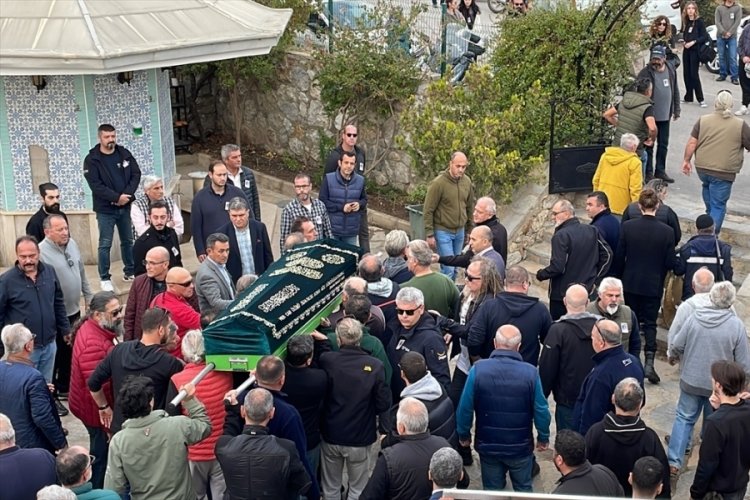 Bodrum'da sahte i&ccedil;kiden yaşamını yitirdiği &ouml;ne s&uuml;r&uuml;len kişi toprağa verildi