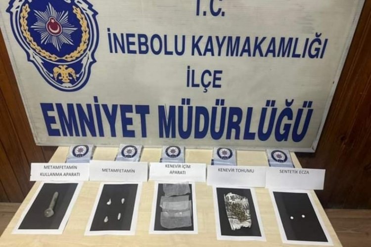 Kastamonu'da kontrol i&ccedil;in durdurulan ara&ccedil;ta uyuşturucu ele ge&ccedil;irildi: 3 g&ouml;zaltı