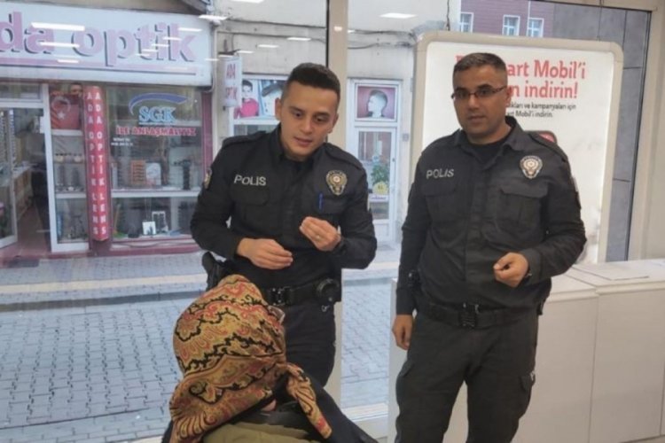 Kastamonu'da polisin dikkati yaşlı kadının 100 bin lirasını kurtardı