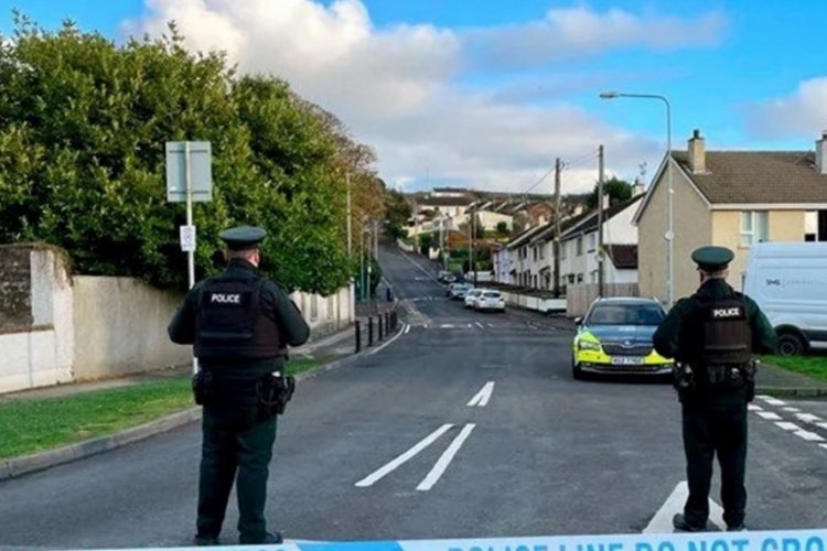 Kuzey İrlanda'da polis aracına bombalı saldırı