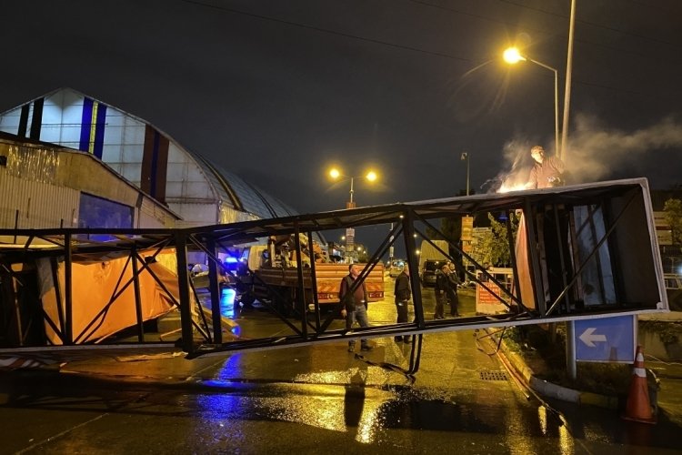 İstanbul &Uuml;mraniye'de vin&ccedil; tabelaya takıldı