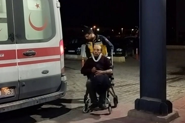Sivas'ta otomobil yoldan &ccedil;ıktı: 3 yaralı
