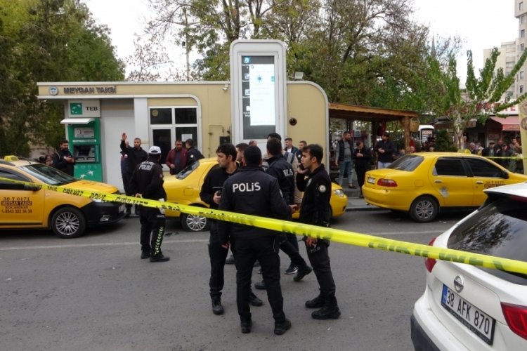 Kayseri'de bir kişi husumetlisi yerine babası ve kardeşini vurdu