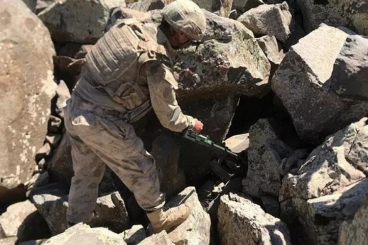 Ter&ouml;r &ouml;rg&uuml;t&uuml; PKK'dan ka&ccedil;an bir ter&ouml;rist ikna yoluyla teslim oldu