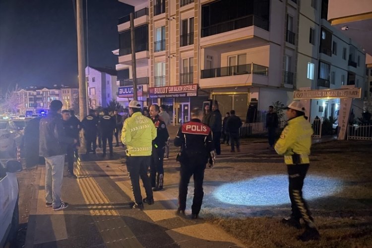 Aksaray'da kiracıyla ev sahibi arasında &ccedil;ıkan silahlı kavgada 3 kişi yaralandı