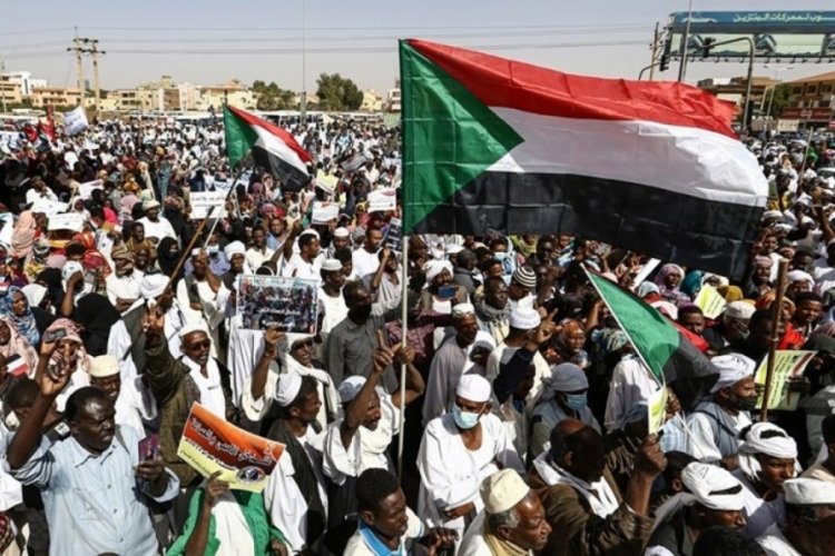 Sudan'da "dış m&uuml;dahale karşıtı protestolar" s&uuml;r&uuml;yor