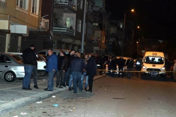Kayseri'de psikiyatrik rahatsızlığı olan adam, 3 polis ile 1 bek&ccedil;iyi bı&ccedil;akladı!