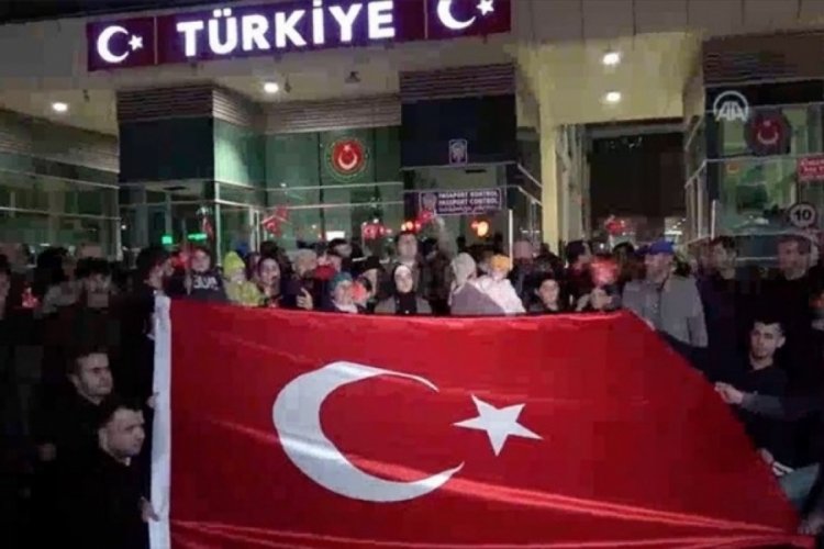 Ukrayna Herson'daki 88 Ahıska T&uuml;rk&uuml;, T&uuml;rkiye'ye giriş yaptı