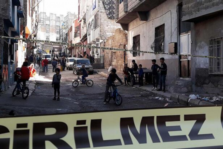 Gaziantep'te ailelerin kavgasında, 3 &ccedil;ocuk vuruldu