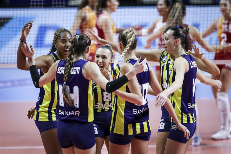 Sultanlar Ligi'nde Fenerbah&ccedil;e, Galatasaray'ı 3-0 mağlup etti