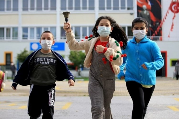 Ara tatil sona erdi! 19 milyon &ouml;ğrenci okula d&ouml;n&uuml;yor