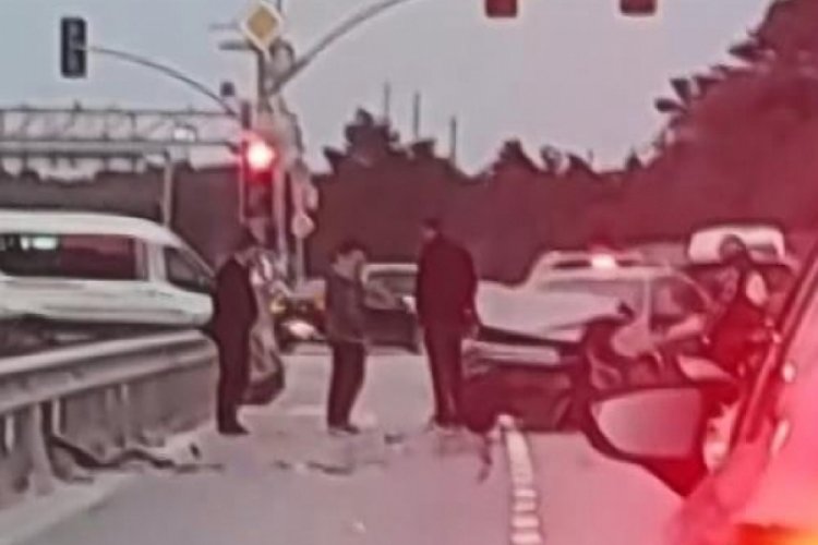 İstanbul'da makas atmaya &ccedil;alışırken kaza yaptı