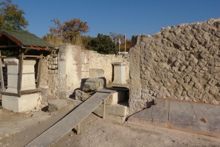 2 bin yıllık Alexandria Troas Antik Kenti'nde odeion yapısı eski g&ouml;r&uuml;n&uuml;m&uuml;ne kavuşuyor