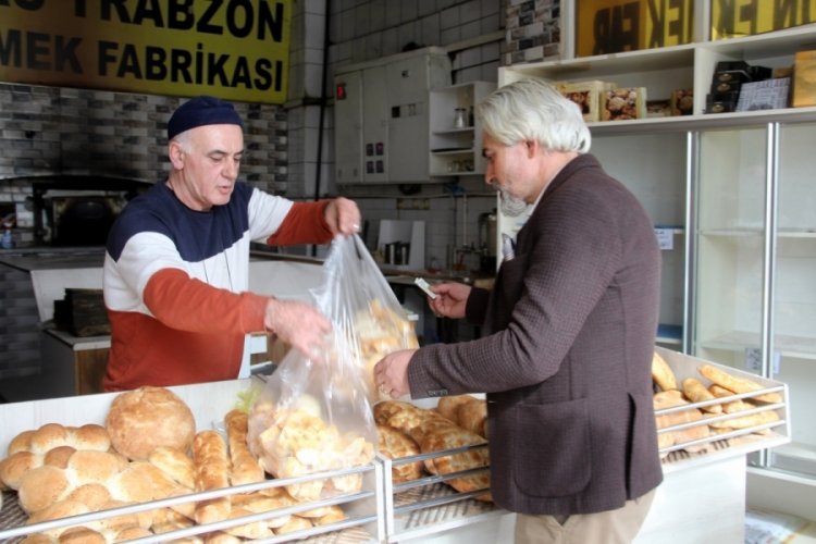 Ucuz ekmek sattığı i&ccedil;in tehdit ediliyor