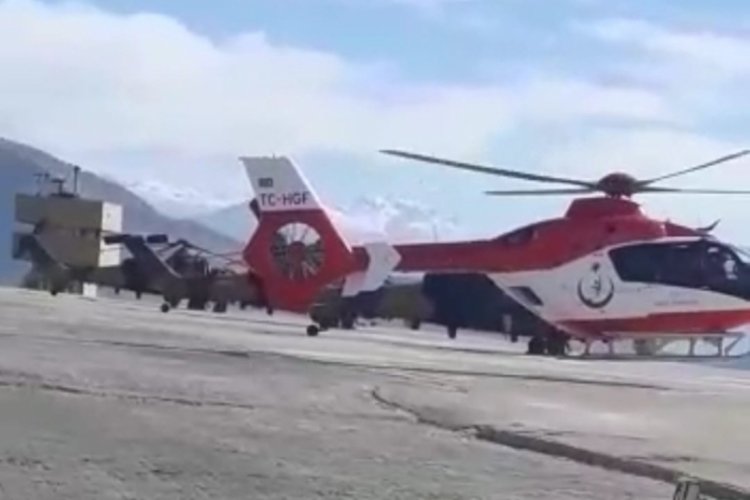 Hakkari'de kalp krizi ge&ccedil;iren kişi i&ccedil;in ambulans helikopter havalandı