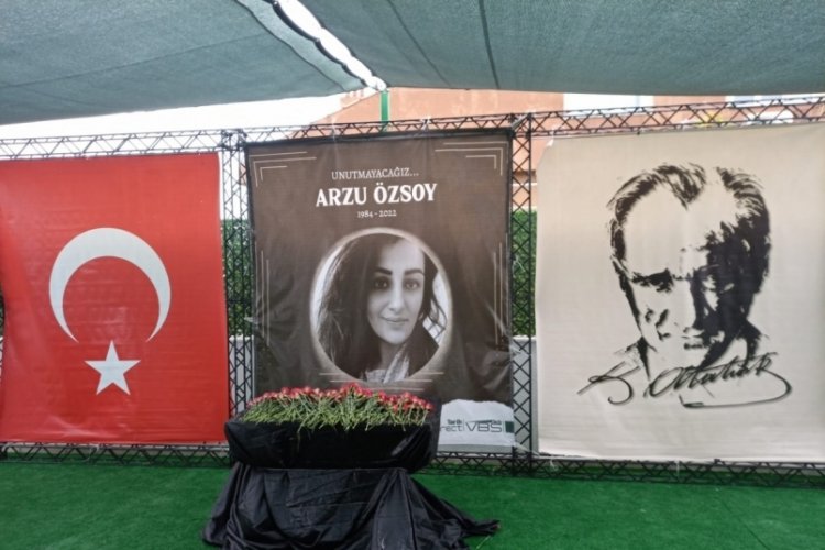 Ter&ouml;r saldırısında hayatını kaybeden Arzu &Ouml;zsoy, &ouml;ğretmenlik yaptığı okulda anıldı