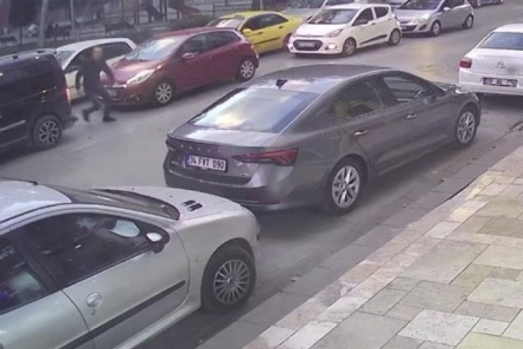 Denizli'de dikkatsiz yaya az daha canından oluyordu