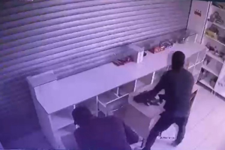 Elazığ'da hırsızlar okul kantinini soydu!